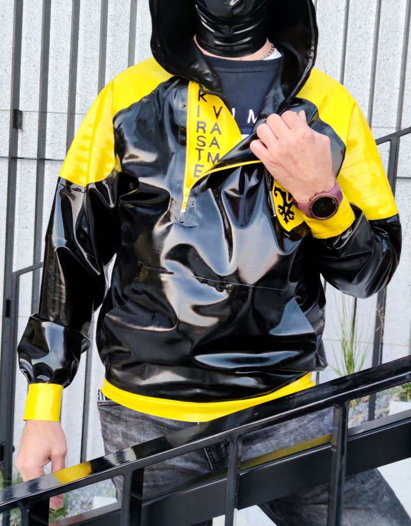 Men's Waterproof Latex Hoodie with Fabric Lining, Kangaroo Pocket & Stitched Shoulder Pads