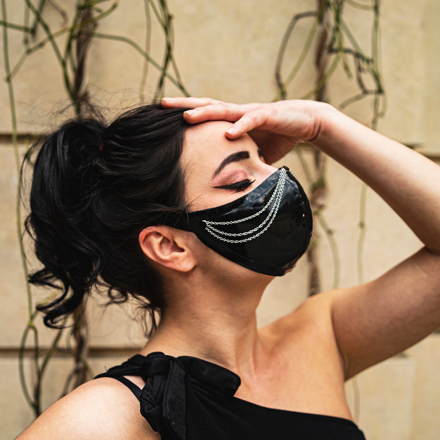 "Femme Fatale" Latex Facemask with Inner Filter & Chains