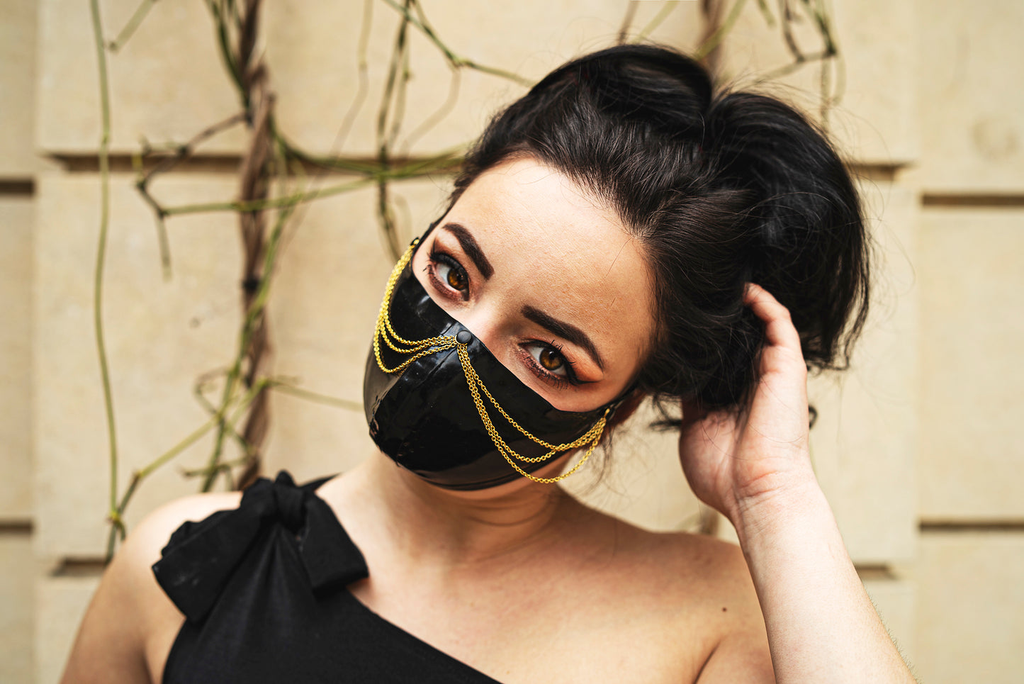 "Femme Fatale" Latex Facemask with Inner Filter & Chains