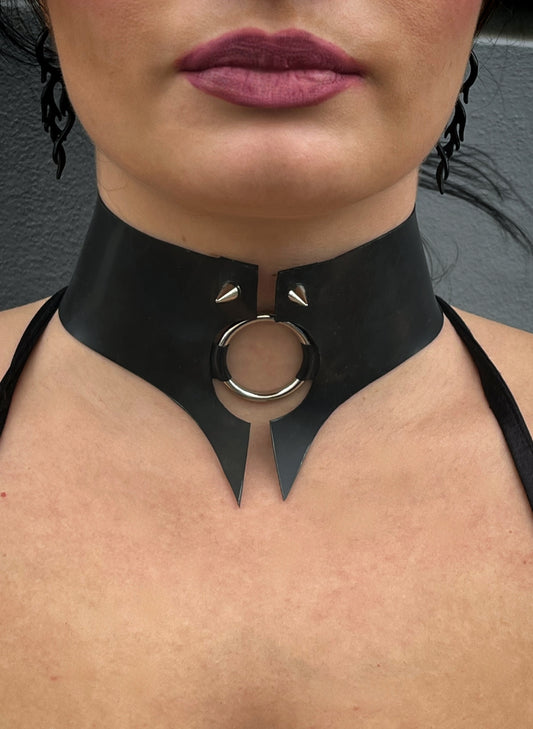 Latex unisex choker with O-ring and spikes