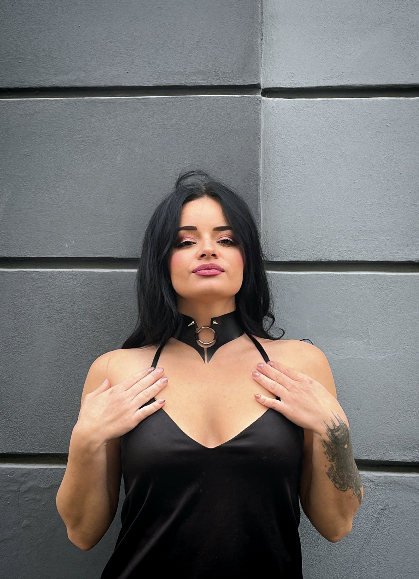 Latex unisex choker with O-ring and spikes