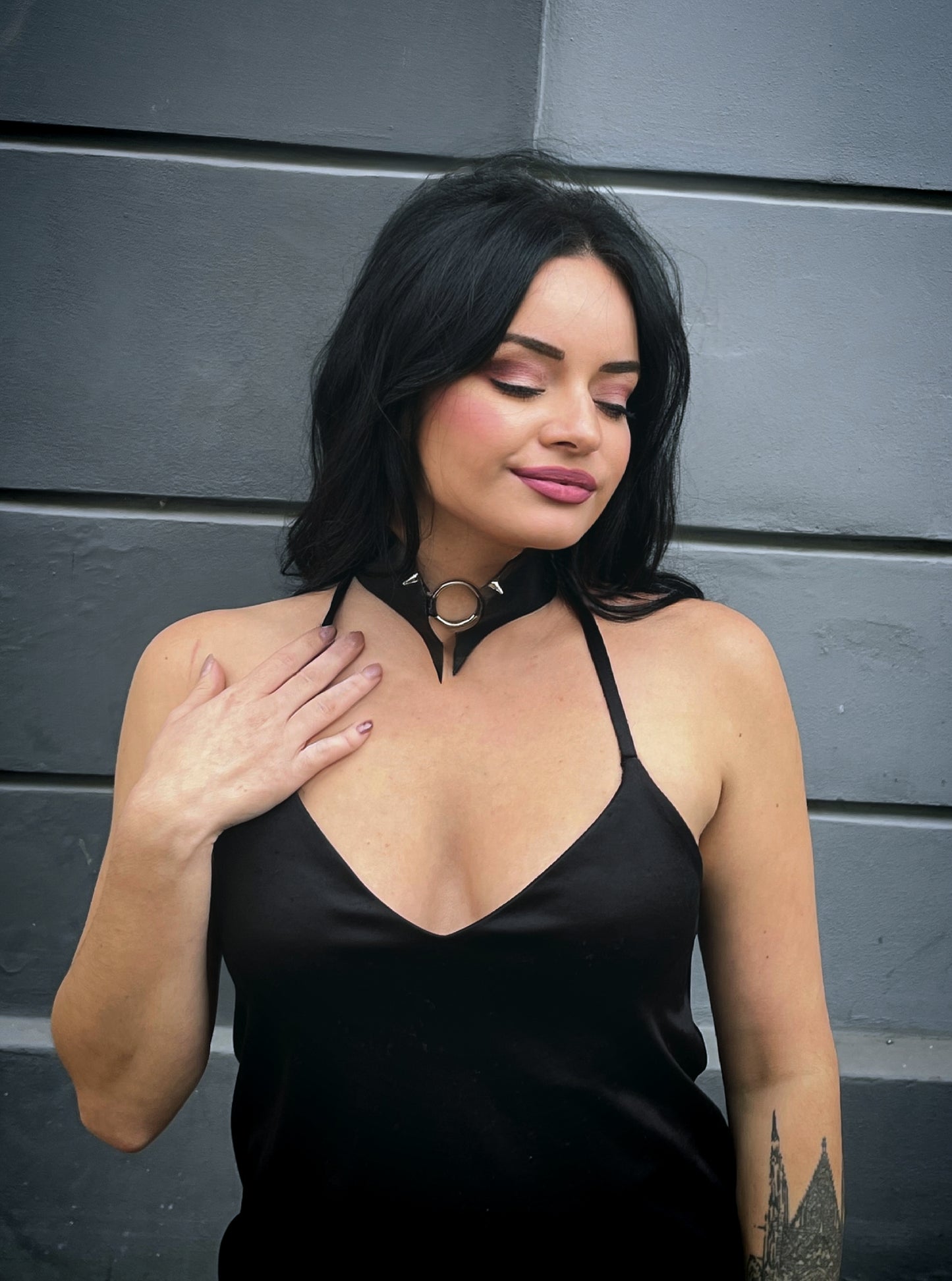 Latex unisex choker with O-ring and spikes