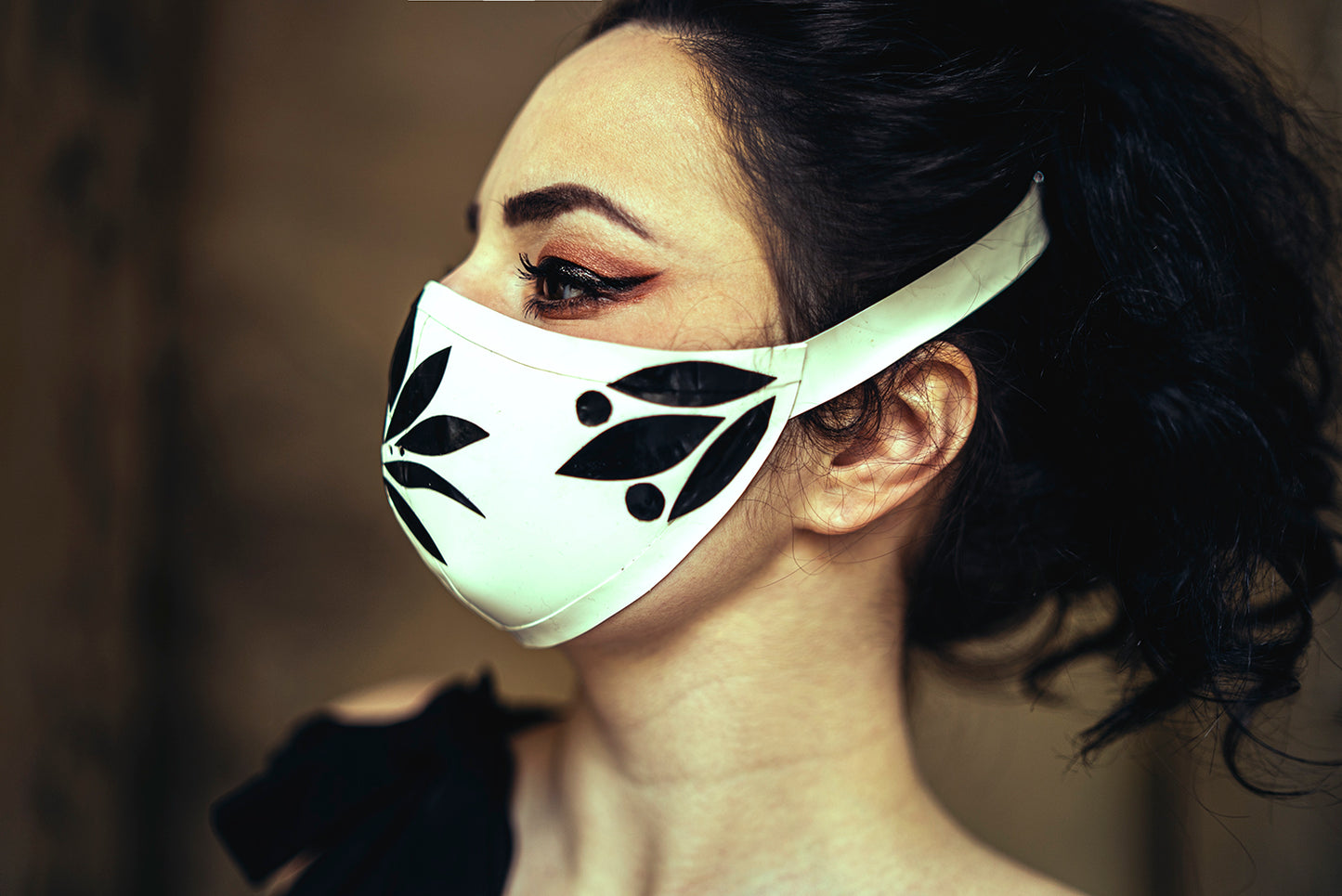 "Lotus" Latex facemask with inner filter
