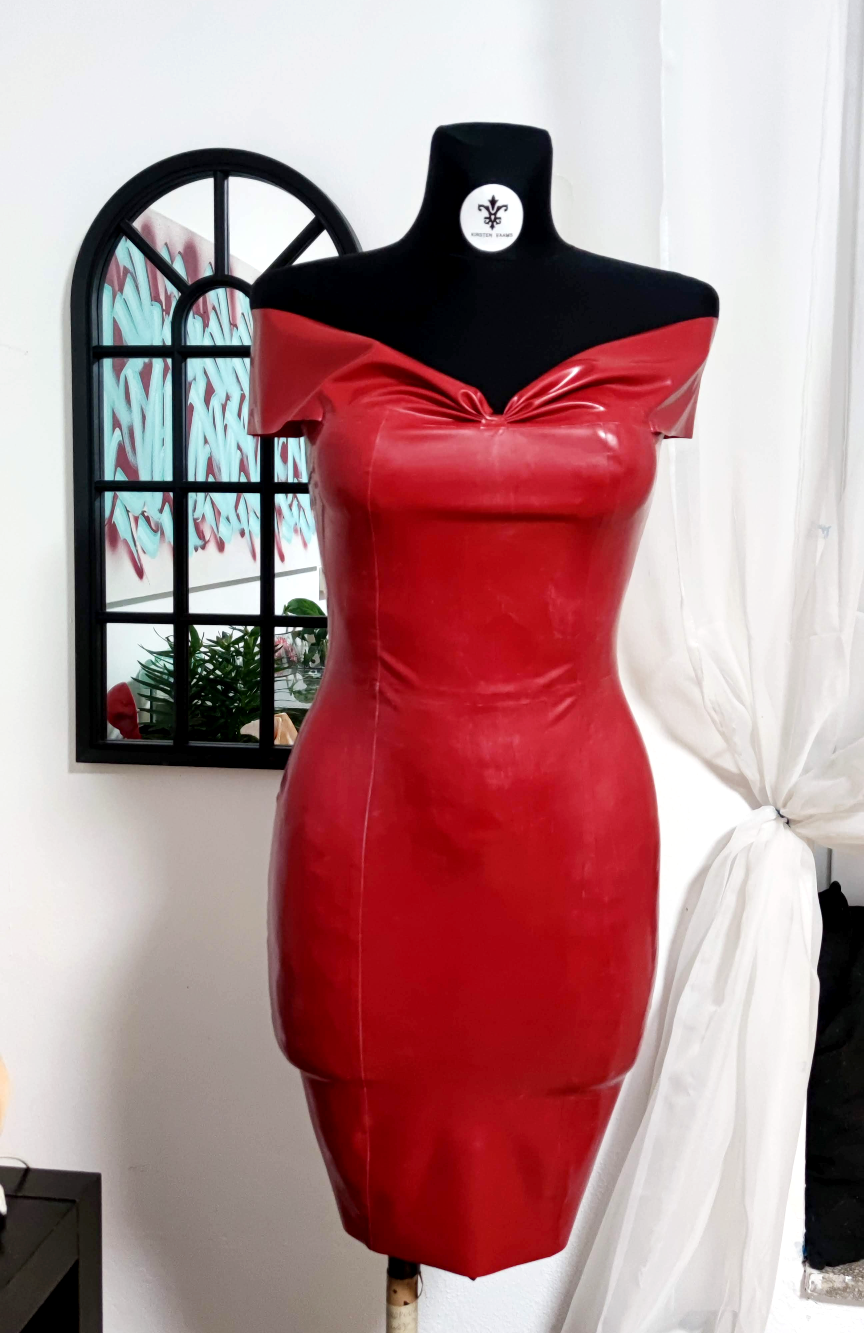 'Diva' Latex midi off-shoulder dress with lace around waist